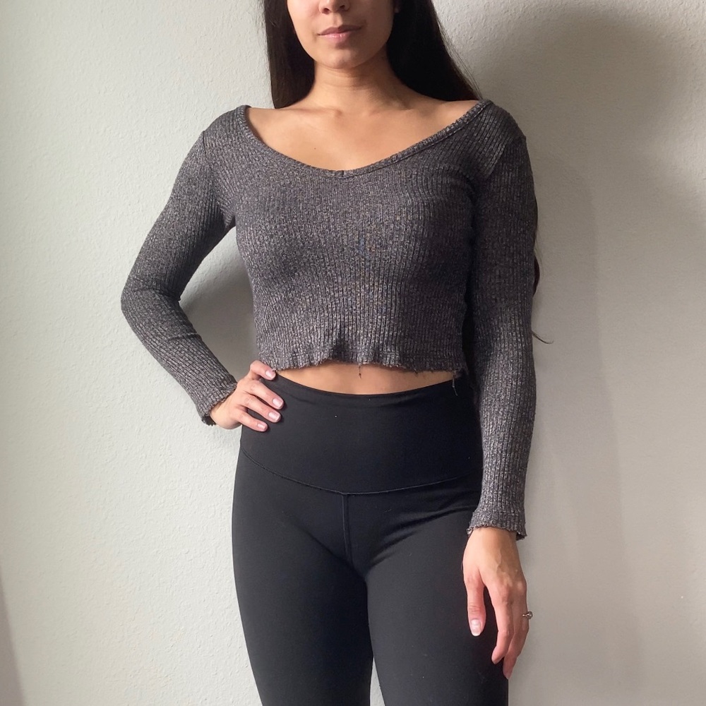 Ribbed long sleeve gray crop top